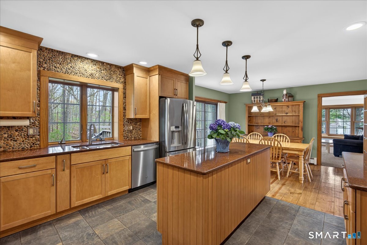 24 Country Way Wallingford, CT 06492 - Photo 9 of 37