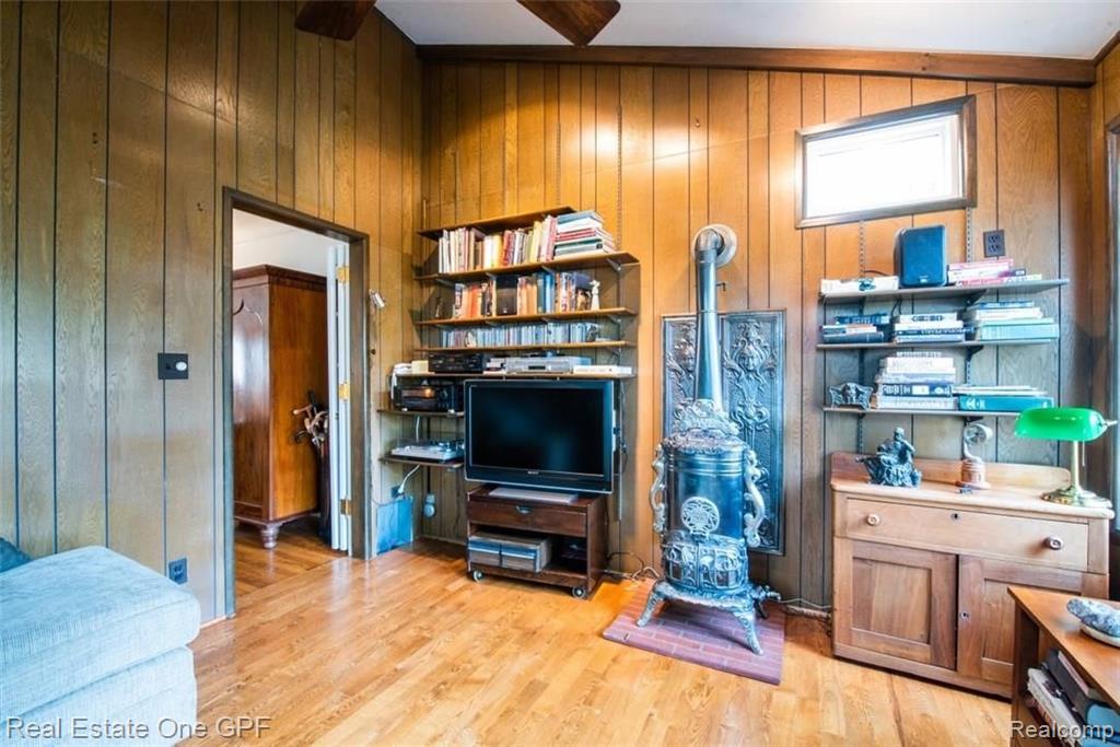 98 Mapleton Road Grosse Pointe Farms, MI 48236 - Photo 15 of 37