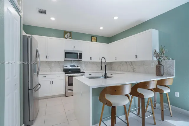 $3,200 | 20648 Northeast 7th Place, Miami, FL 33179