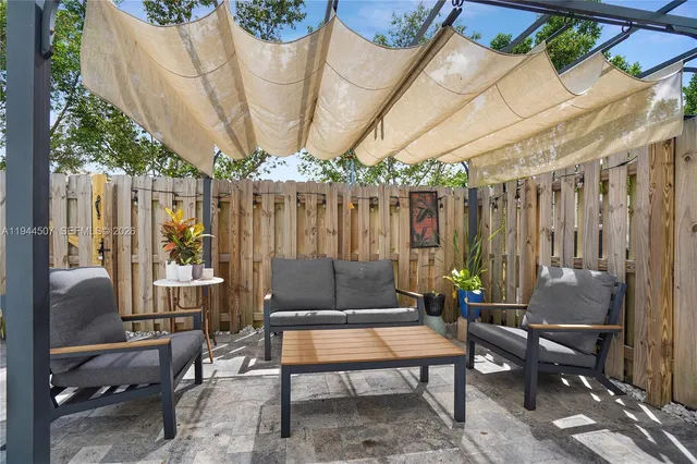 $3,200 | 20648 Northeast 7th Place, Miami, FL 33179