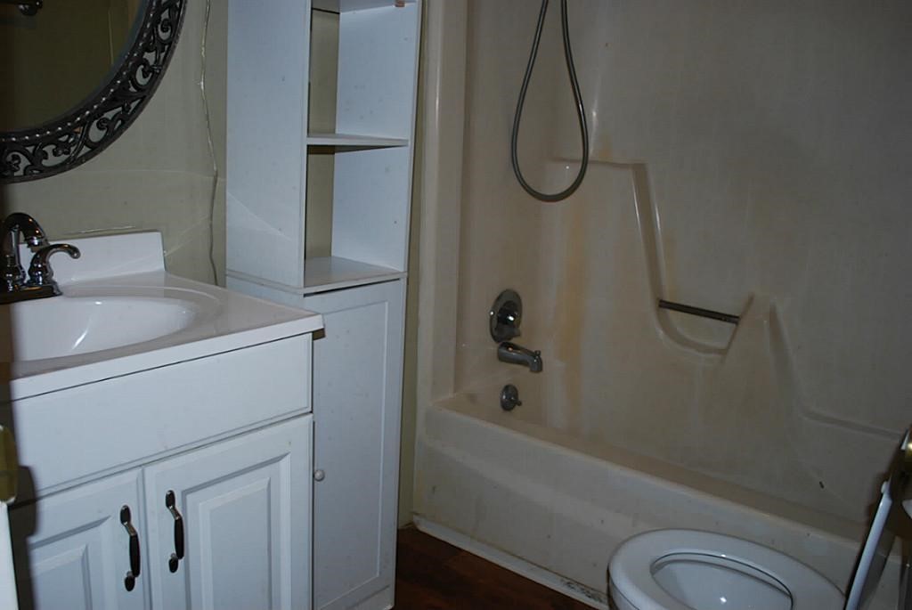 6611 Housman Houston, TX 77055 - Photo 13 of 17 Bathroom in the converted garage