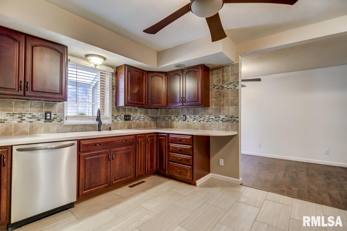 13 Ramblewood Road Chatham, IL 62629 - Photo 11 of 50 Gallery Image 11