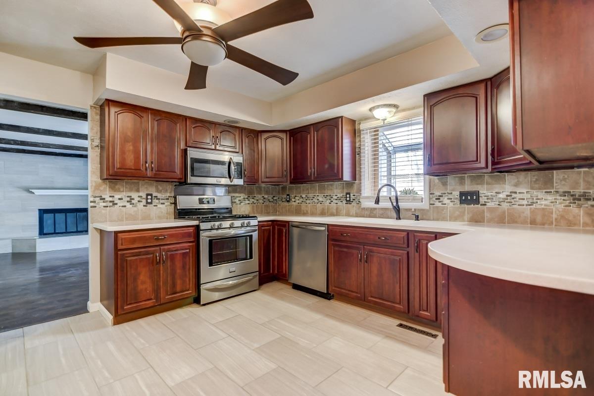 13 Ramblewood Road Chatham, IL 62629 - Photo 12 of 50 Gallery Image 12
