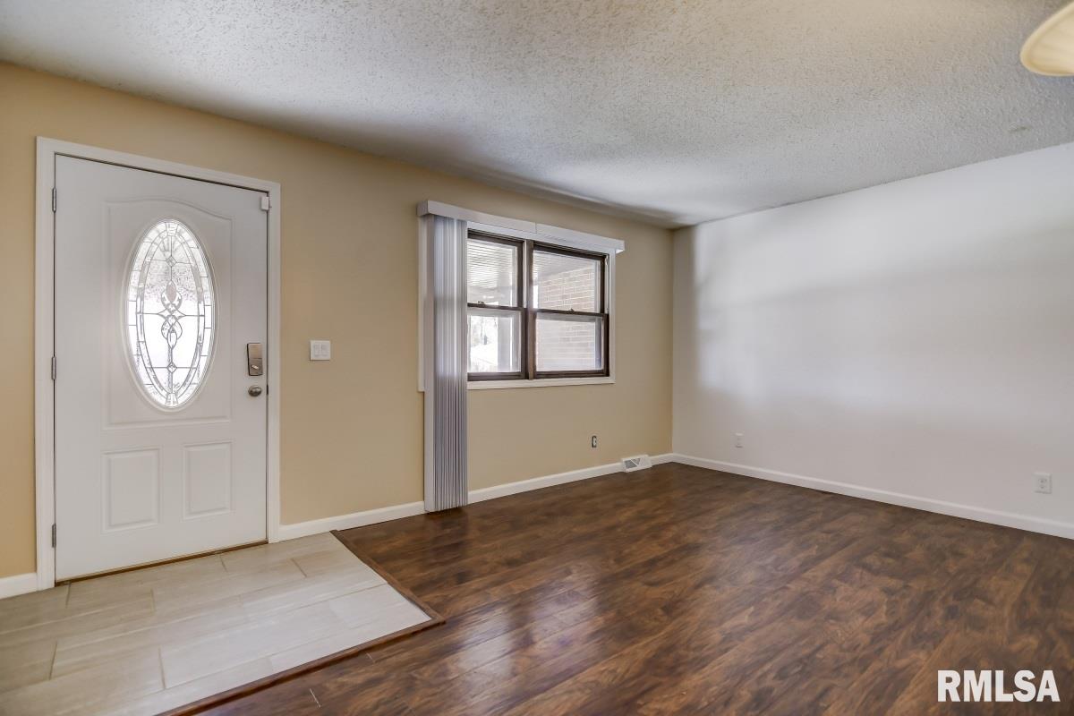 13 Ramblewood Road Chatham, IL 62629 - Photo 2 of 50 Gallery Image 2