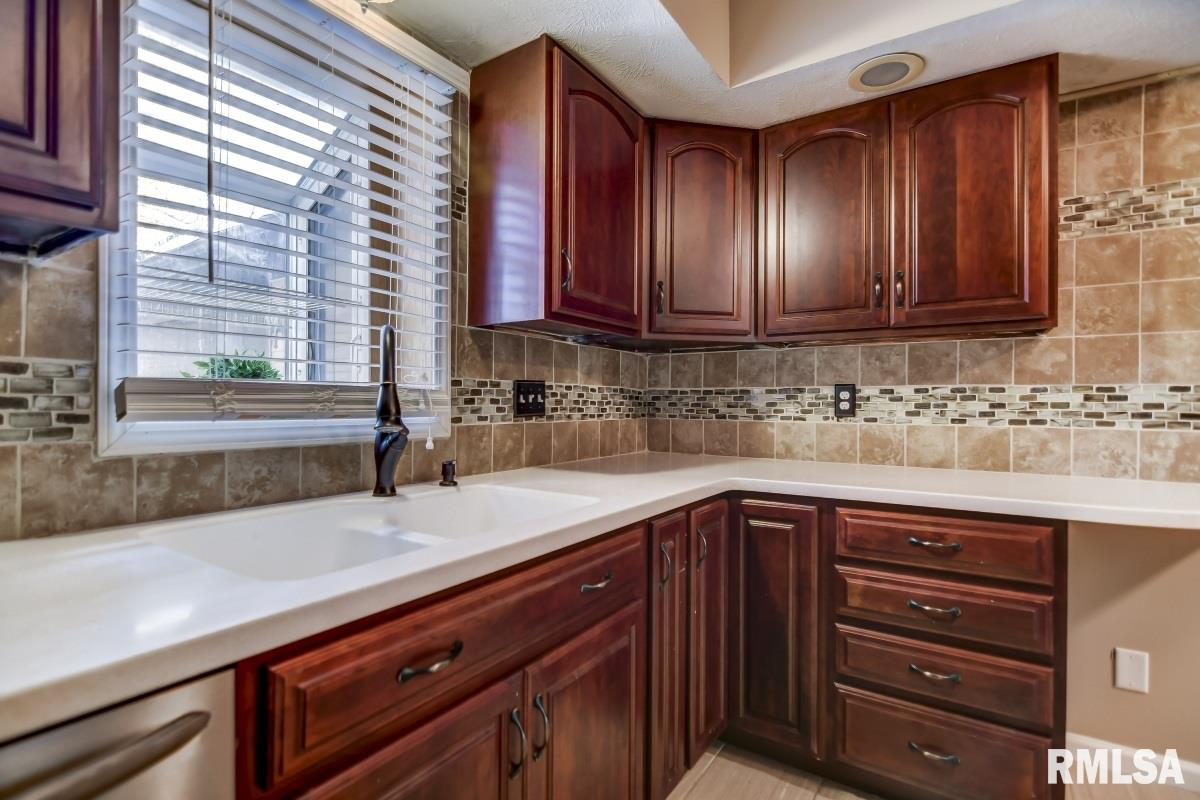13 Ramblewood Road Chatham, IL 62629 - Photo 8 of 50 Gallery Image 8