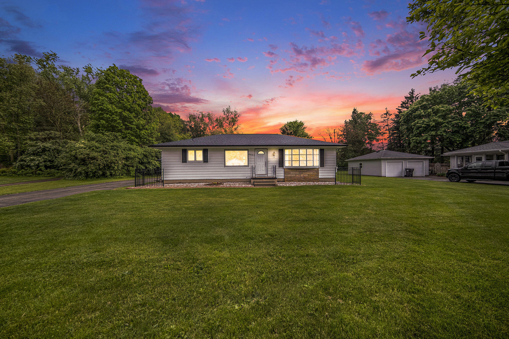 6405 King Road Spring Arbor, MI 49283 - Photo 3 of 32 sbp_60.jpg-twilight