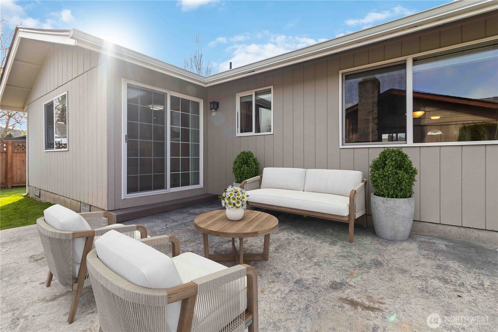 1 Independence Court Longview, WA 98632 - Photo 13 of 30 a living room with furniture a window and a potted plant
