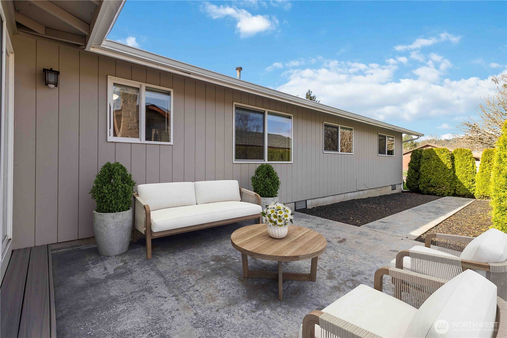 1 Independence Court Longview, WA 98632 - Photo 14 of 30 a outdoor living space with furniture and garden view