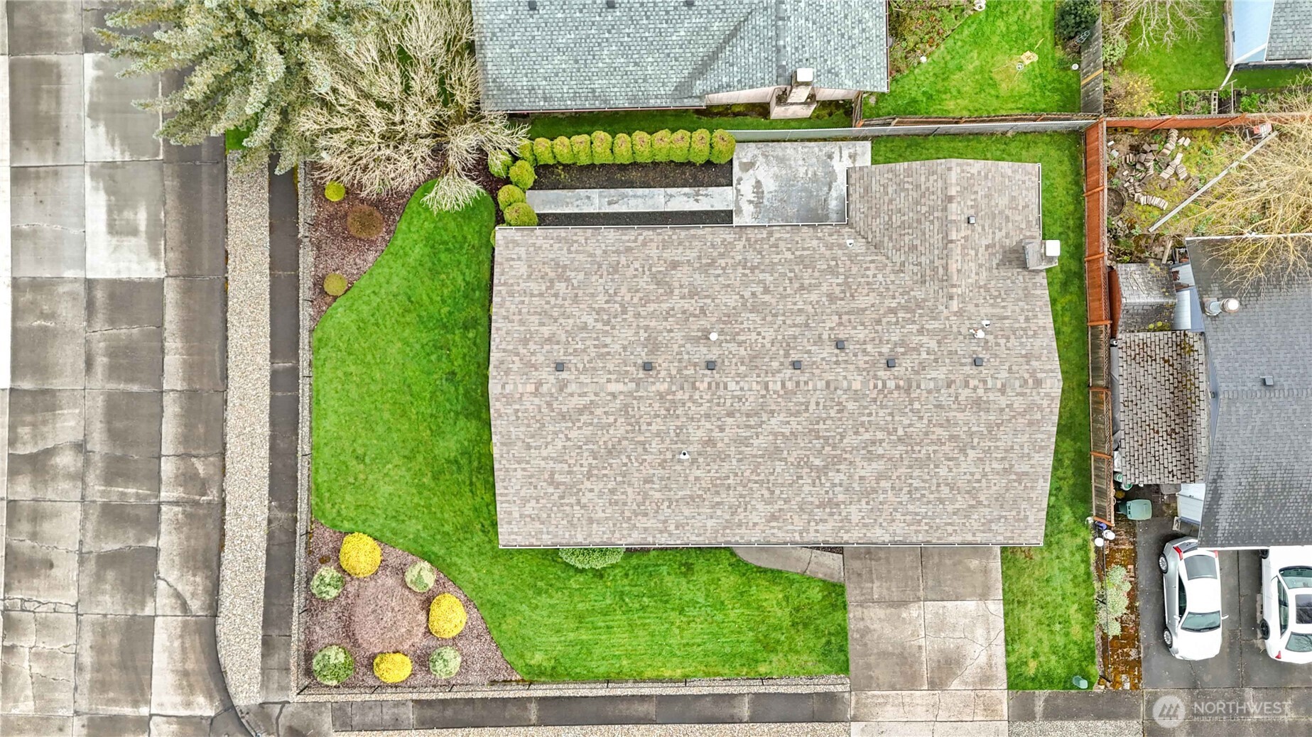 1 Independence Court Longview, WA 98632 - Photo 27 of 30 front view of a brick building with city view