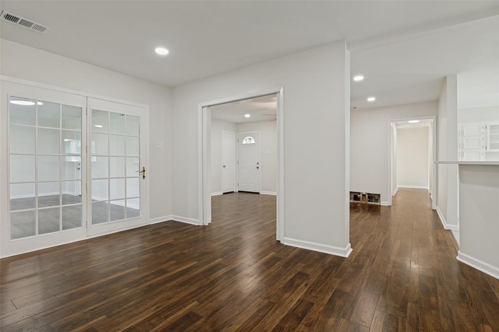 3811 Rolinda Drive Dallas, TX 75211 - Photo 5 of 22