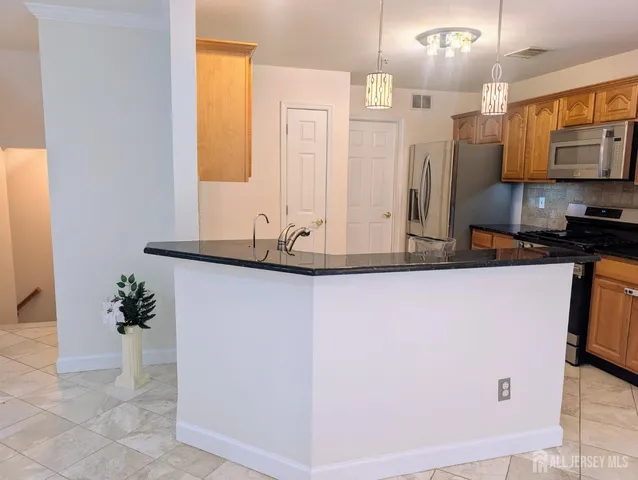 $535,000 | 3038 King Court, Green Brook, NJ 08812