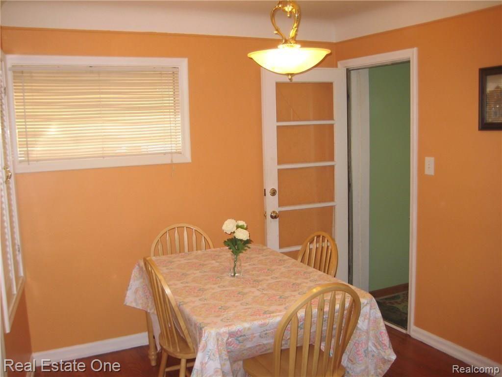 16940 Thirteen Mile Road Franklin, MI 48025 - Photo 8 of 41 VIEW OF THE DINNING AREA.JPG