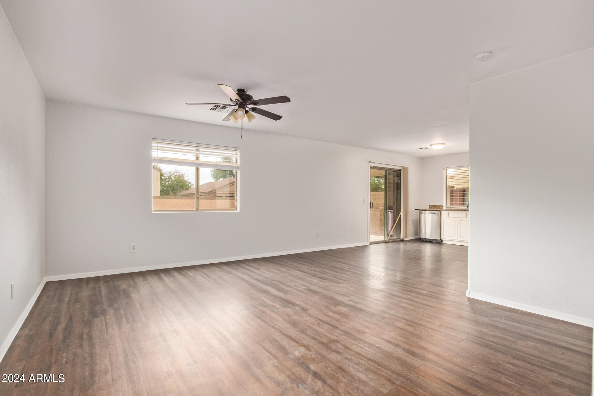 6747 East Refuge Road Florence, AZ 85132 - Photo 4 of 15 Living Room