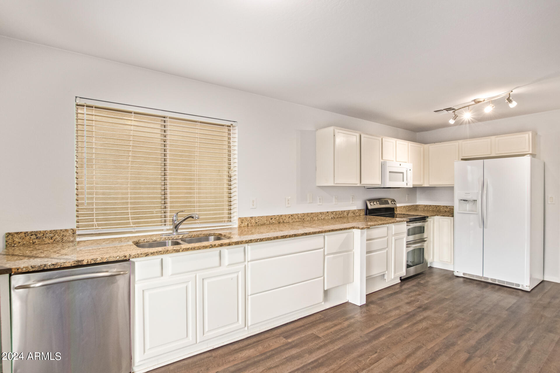 6747 East Refuge Road Florence, AZ 85132 - Photo 7 of 15 Kitchen