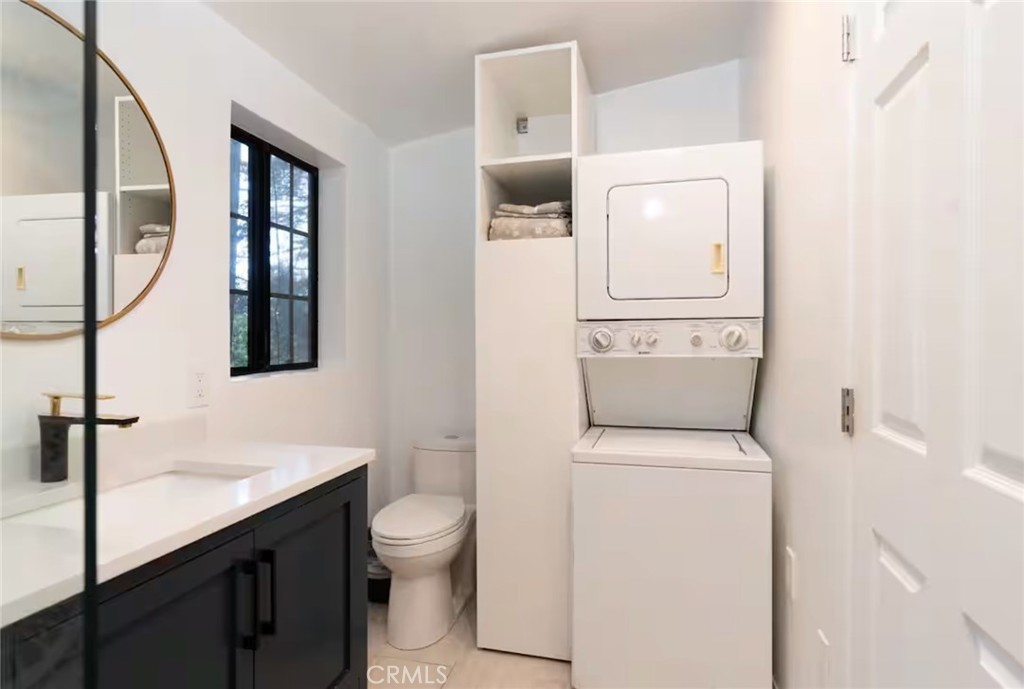 764 Fern Road Lake Arrowhead, CA 92385 - Photo 58 of 60 a bathroom with a toilet sink and mirror