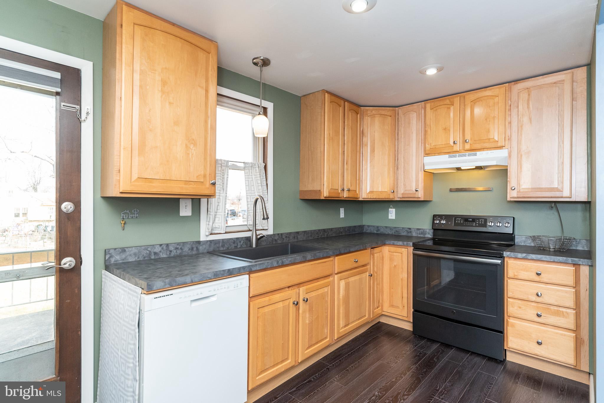 2904 Garnet Road Baltimore, MD 21234 - Photo 17 of 44 Kitchen