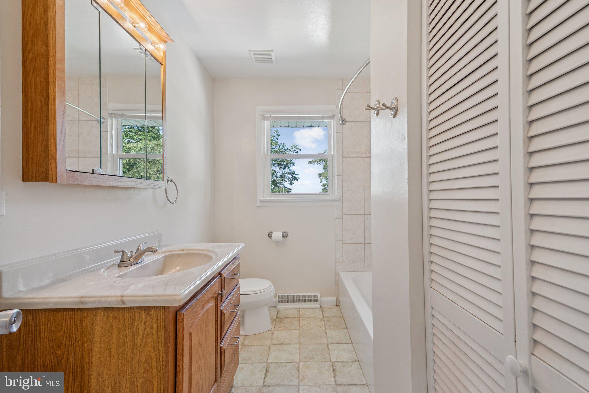 11727 Walnut Point Road Hagerstown, MD 21740 - Photo 11 of 30 Bathroom