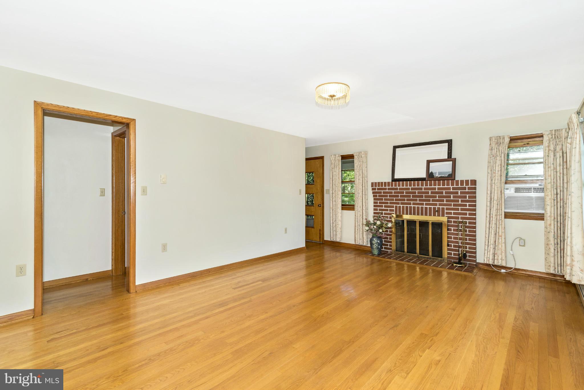 12838 Martin Road Smithsburg, MD 21783 - Photo 7 of 30 Living Room