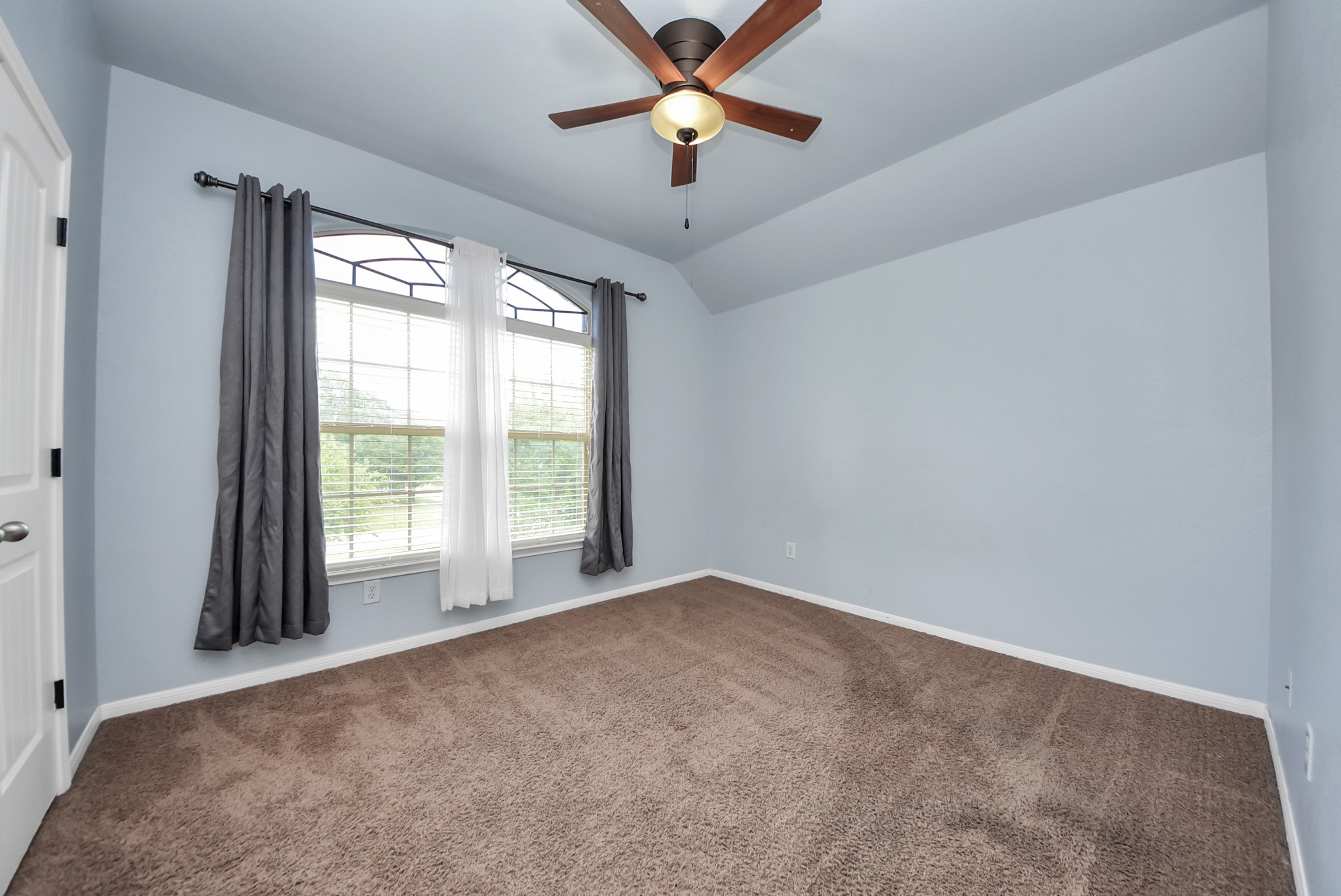 33227 Greenfield Forest Drive Spring, TX 77382 - Photo 33 of 50 a view of an empty room with a window