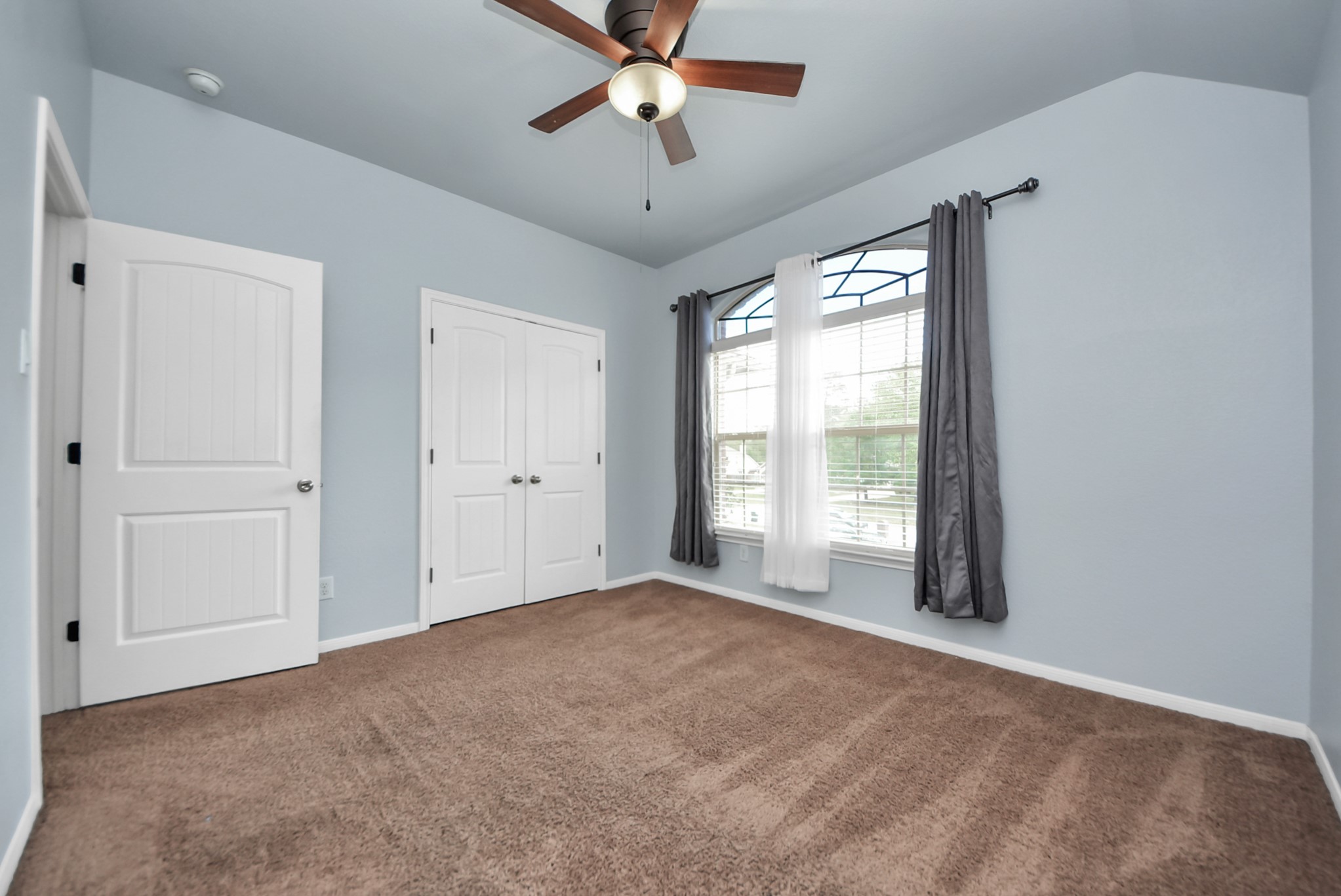 33227 Greenfield Forest Drive Spring, TX 77382 - Photo 34 of 50 a view of a livingroom with a ceiling fan and window