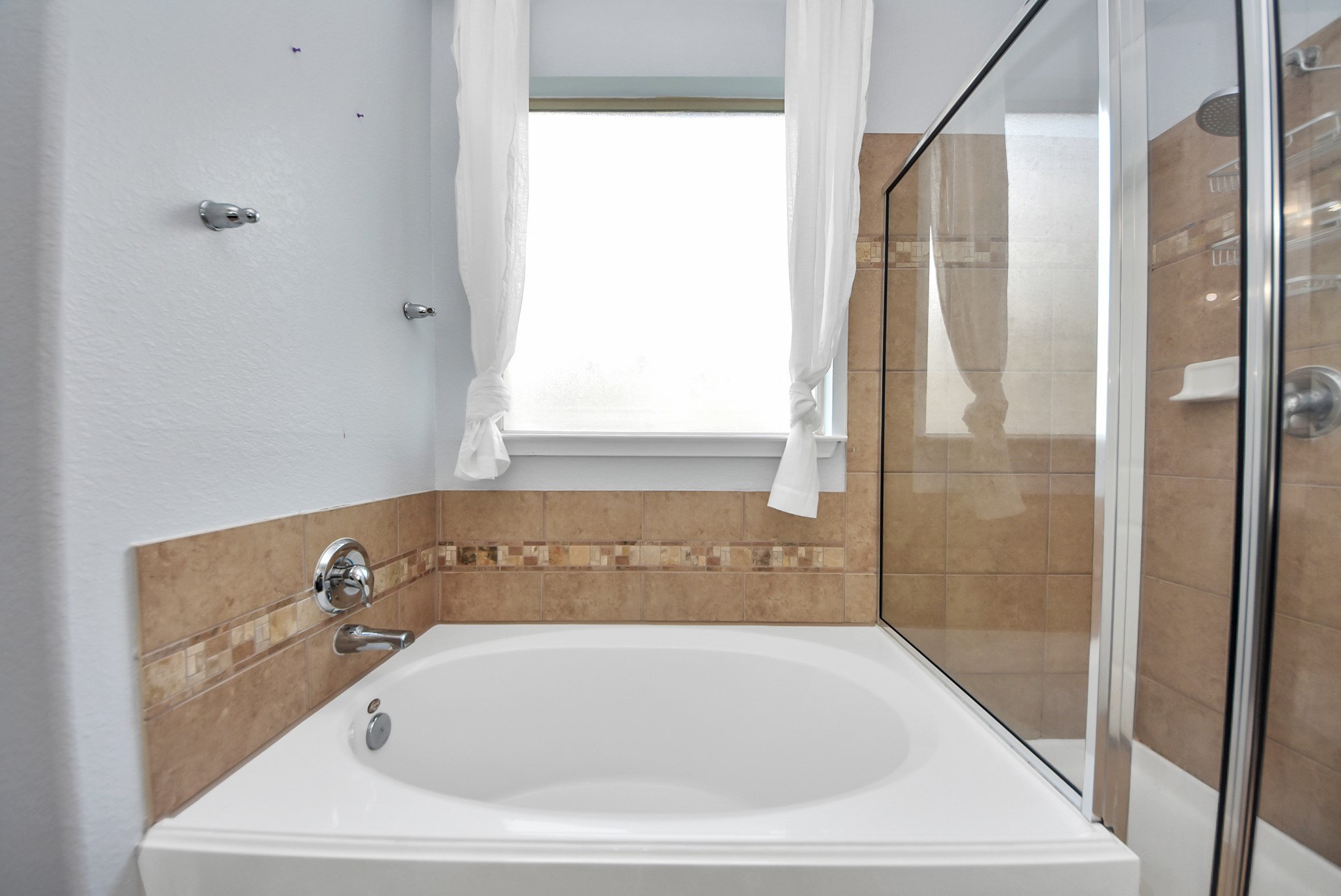 33227 Greenfield Forest Drive Spring, TX 77382 - Photo 46 of 50 a bathroom with a bathtub