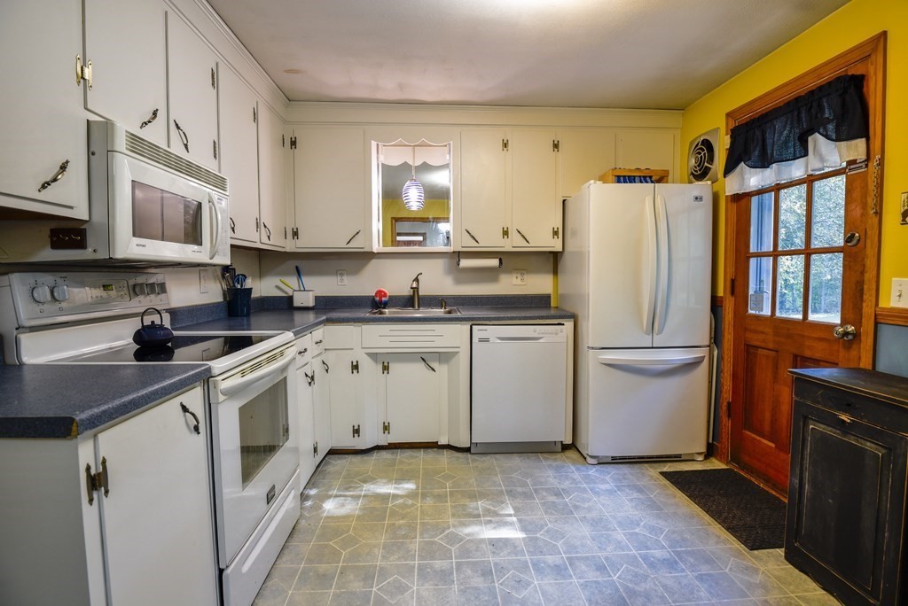 91 Shepard Road Sturbridge, MA 01566 - Photo 6 of 42 Gallery Image 6