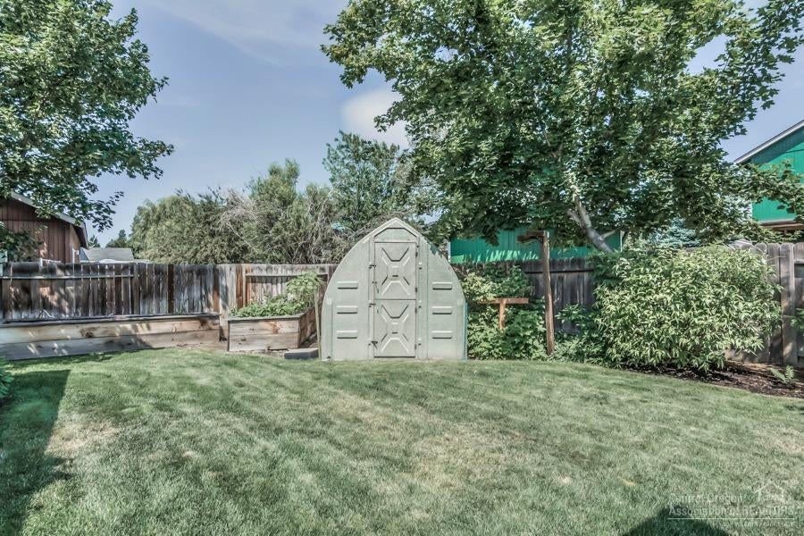 20070 Badger Road Bend, OR 97702 - Photo 23 of 25 Gallery Image 23