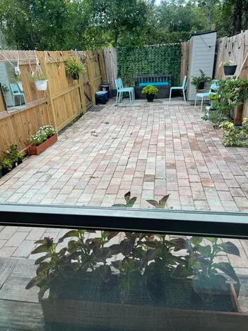 a view of sitting area with furniture