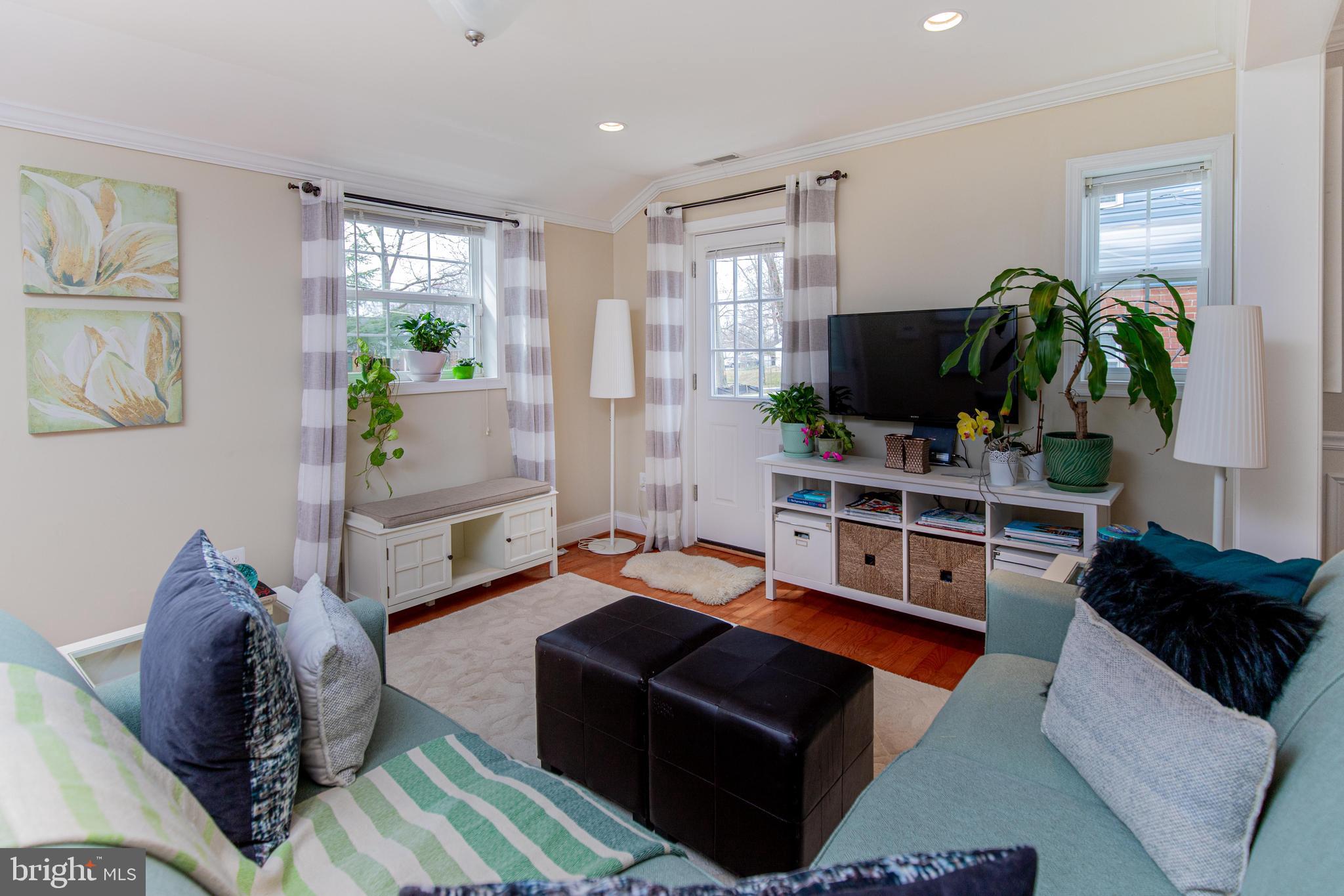2927 Weisman Road Silver Spring, MD 20902 - Photo 4 of 26