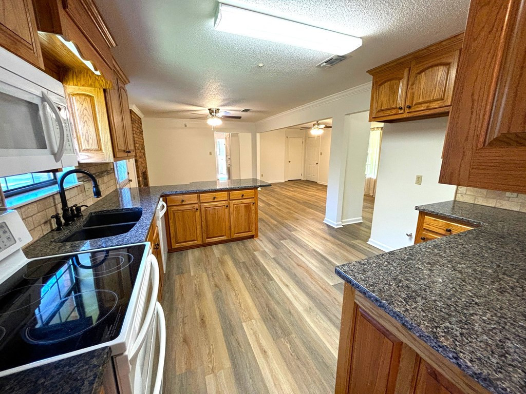 1002 Tennessee Street McComb, MS 39648 - Photo 8 of 29 Photo 8