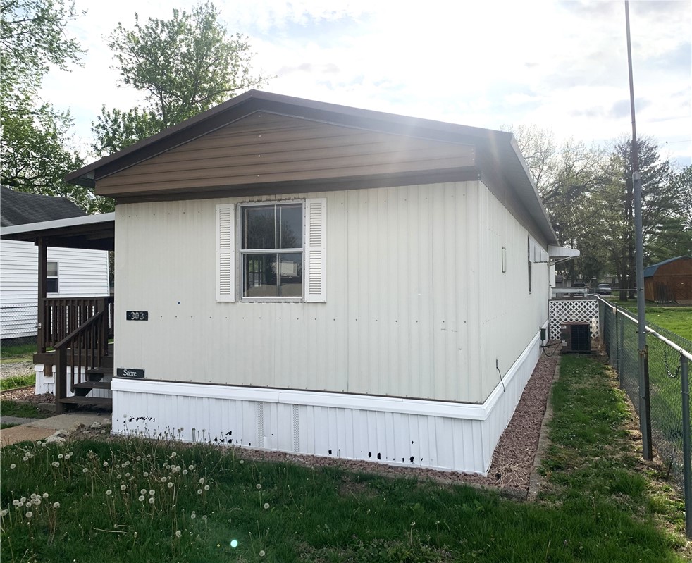 303 Wright Street Findlay, IL 62534 - Photo 3 of 10