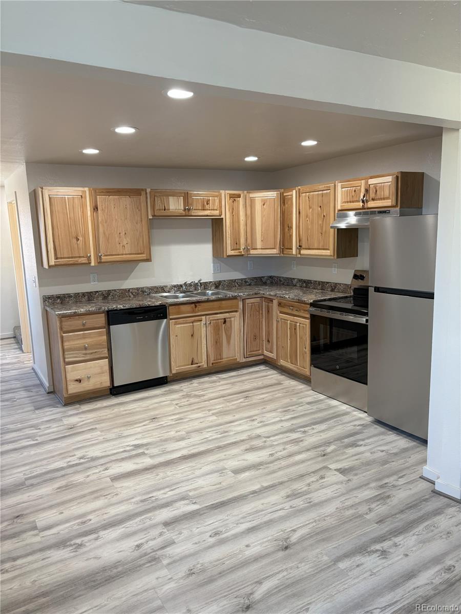 805 Raton Avenue La Junta, CO 81050 - Photo 2 of 26