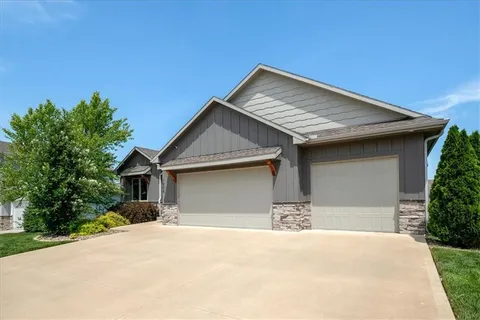 $685,000 | 1908 Northeast Catalina Avenue, Lee's Summit, MO 64064