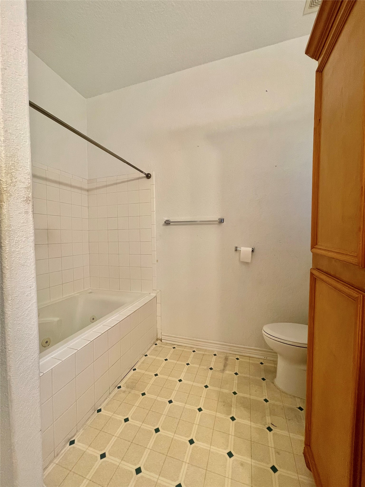 704 Manor Drive Angleton, TX 77515 - Photo 14 of 26
