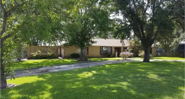 $1,650 | 1393 Highway 77, Hallettsville, TX 77964