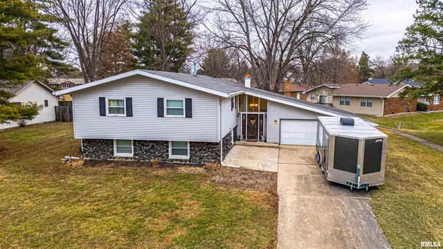 $245,000 | 520 Vanderbilt Drive, Sherman, IL 62684