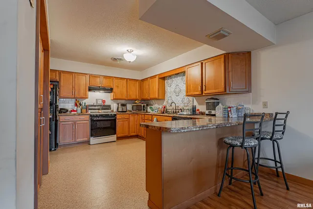 $245,000 | 520 Vanderbilt Drive, Sherman, IL 62684