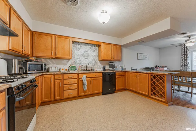 $245,000 | 520 Vanderbilt Drive, Sherman, IL 62684