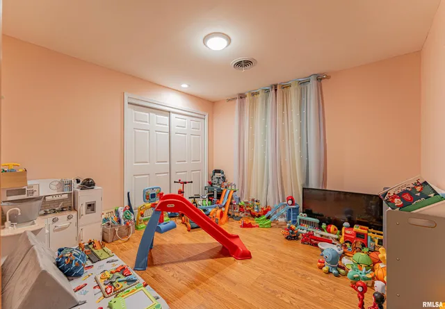 $245,000 | 520 Vanderbilt Drive, Sherman, IL 62684