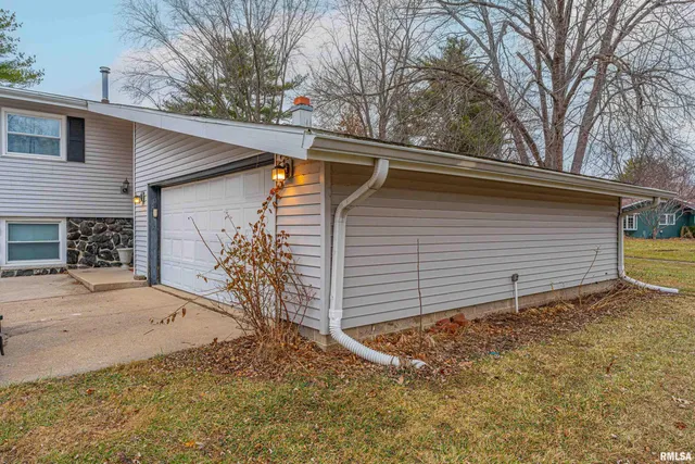 $245,000 | 520 Vanderbilt Drive, Sherman, IL 62684