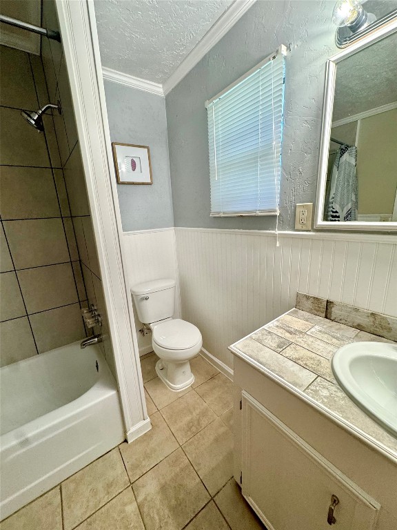 303 Charles Street Cleveland, TX 77327 - Photo 30 of 43 a bathroom with a sink a toilet and bathtub