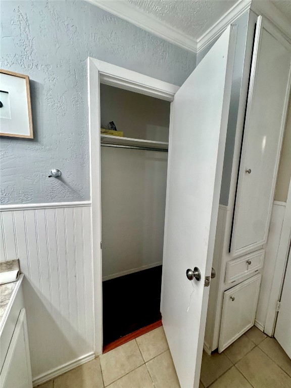 303 Charles Street Cleveland, TX 77327 - Photo 31 of 43 a bathroom with a bathtub and a shower