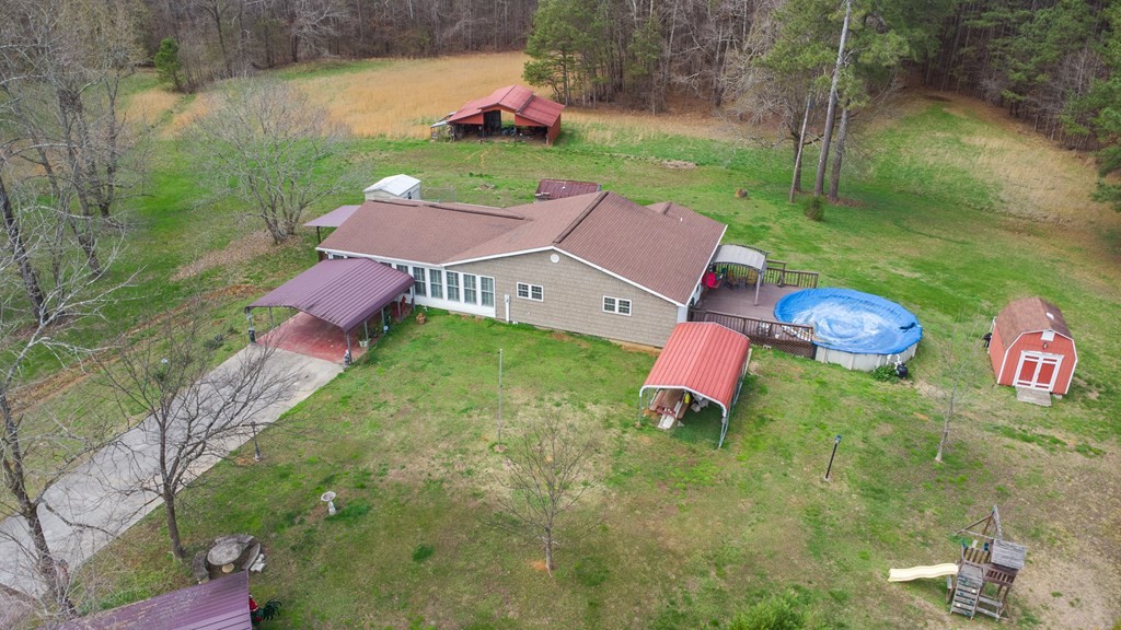 374 Allen Road West Chatsworth, GA 30705 - Photo 21 of 28 a backyard of a house with table and chairs