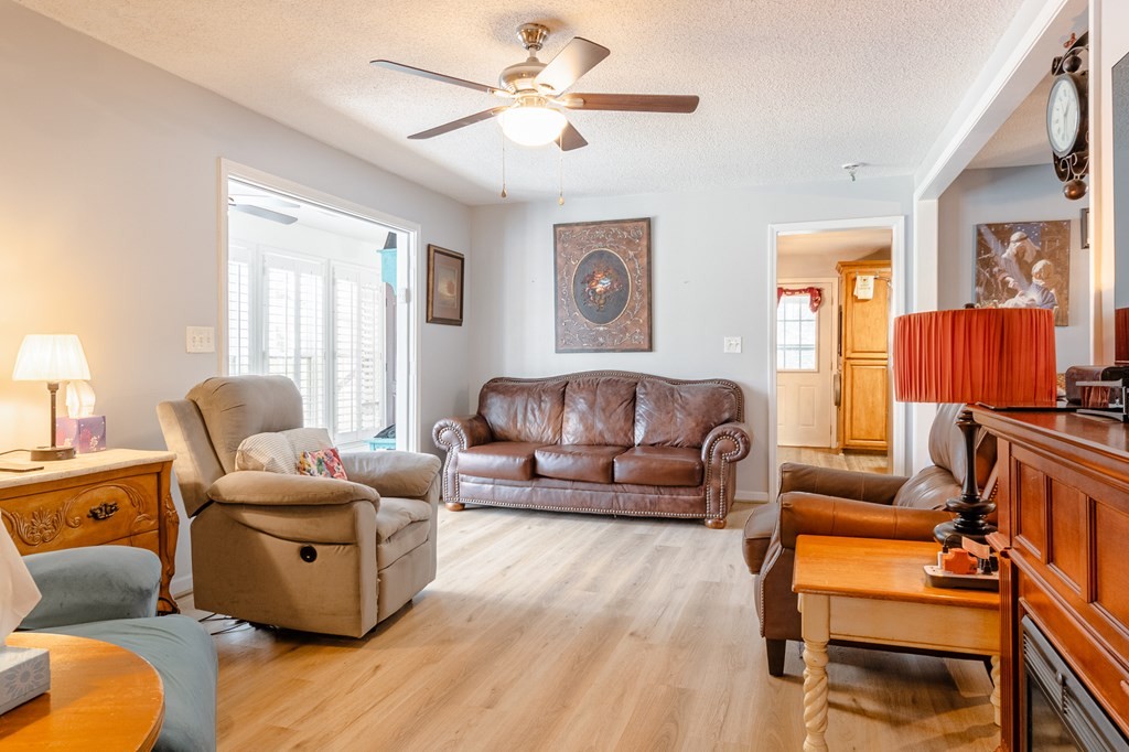 374 Allen Road West Chatsworth, GA 30705 - Photo 6 of 28 a living room with furniture and a lamp