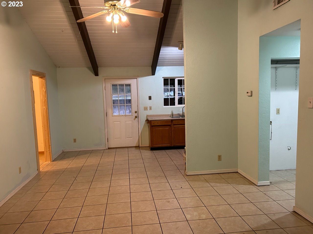 4918 Willis Creek Road Winston, OR 97496 - Photo 24 of 30 Dining Room