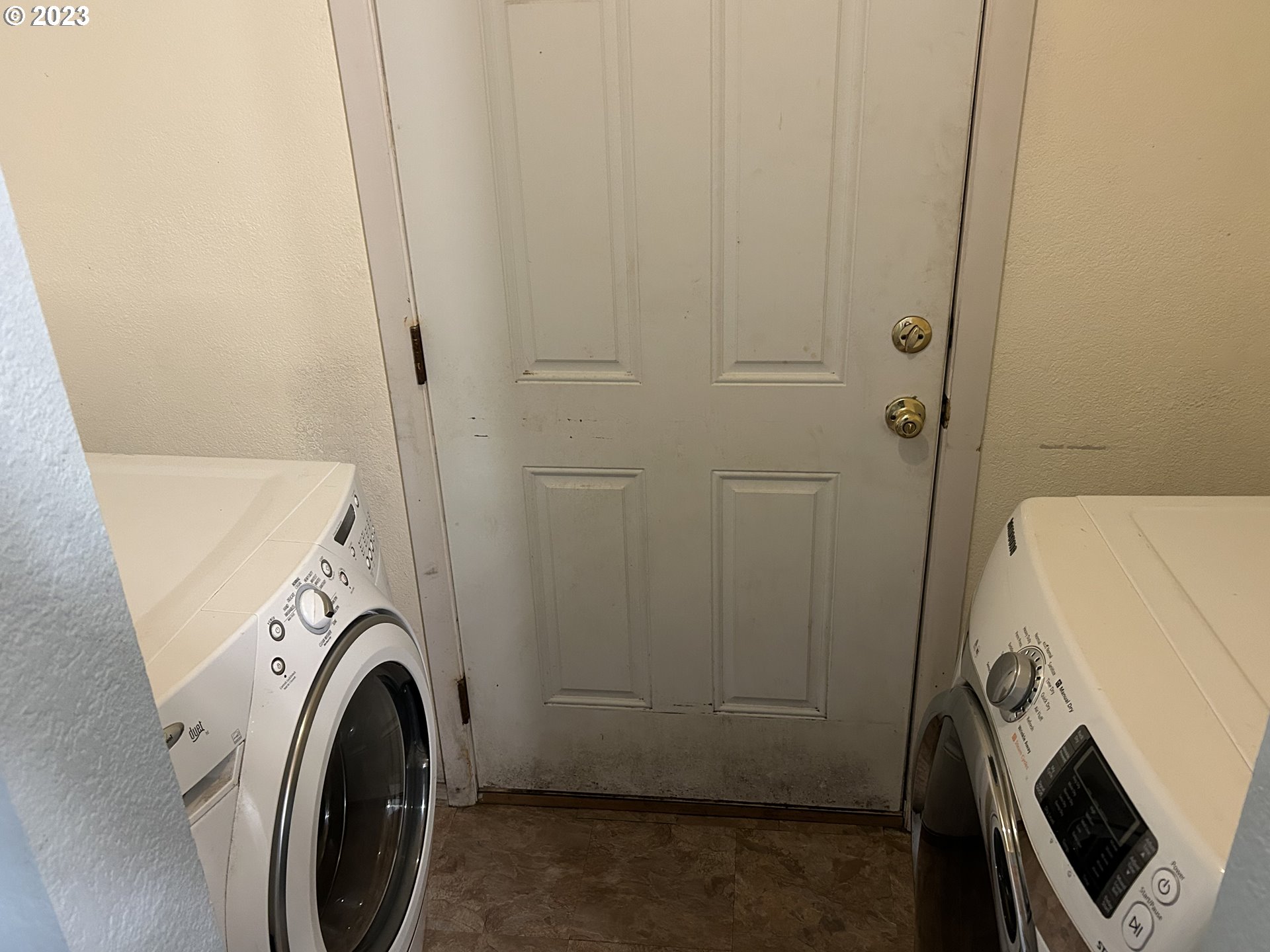 4918 Willis Creek Road Winston, OR 97496 - Photo 28 of 30 Laundry