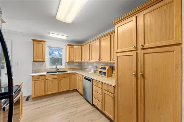 $269,000 | 1327 South Mulberry Street, Ottawa, KS 66067