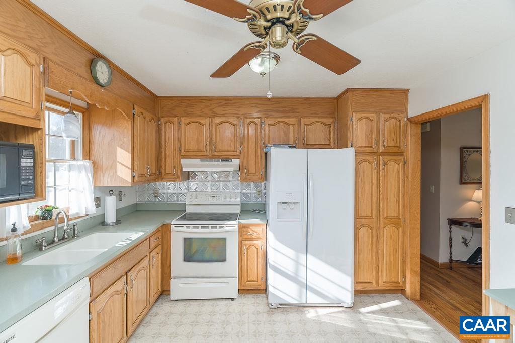 43 Dogwood Road Stuarts Draft, VA 24477 - Photo 15 of 66