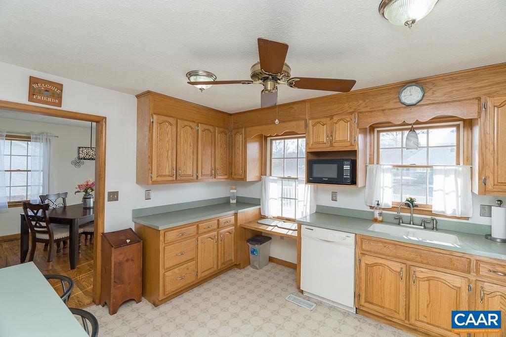 43 Dogwood Road Stuarts Draft, VA 24477 - Photo 17 of 66