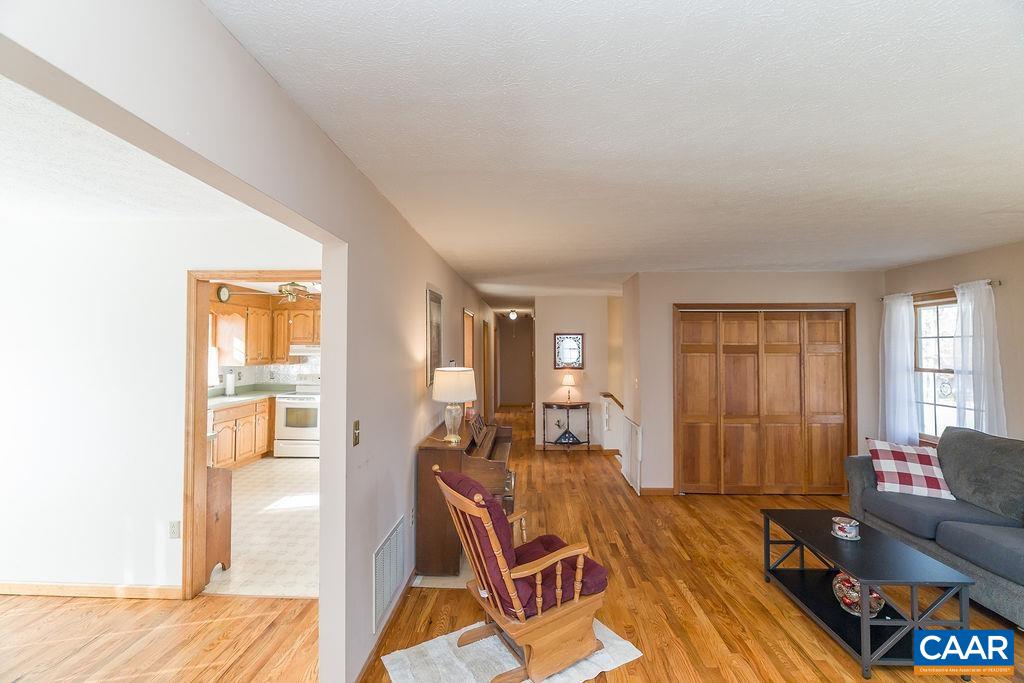 43 Dogwood Road Stuarts Draft, VA 24477 - Photo 9 of 66